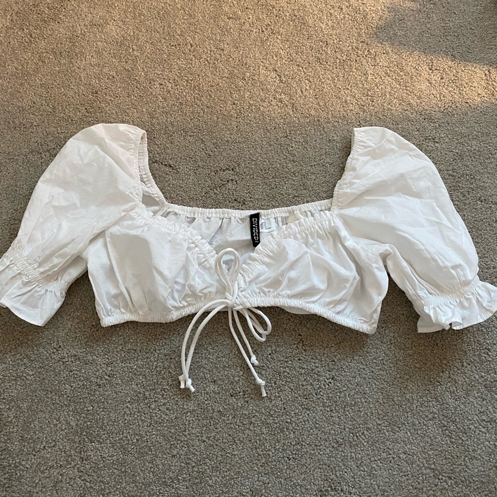 H&M DIVIDED White Crop Top